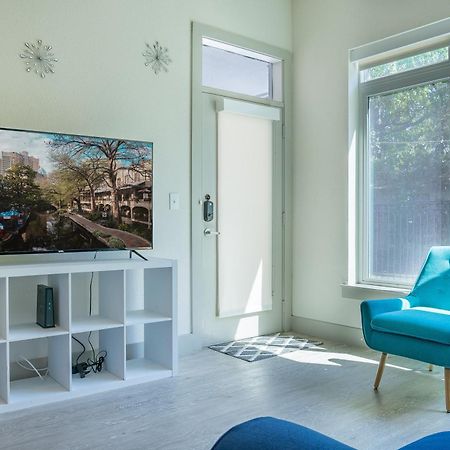 Beautiful Riverwalk Apt With Full Amenities, King Bed & Free Parking San Antonio Exteriör bild