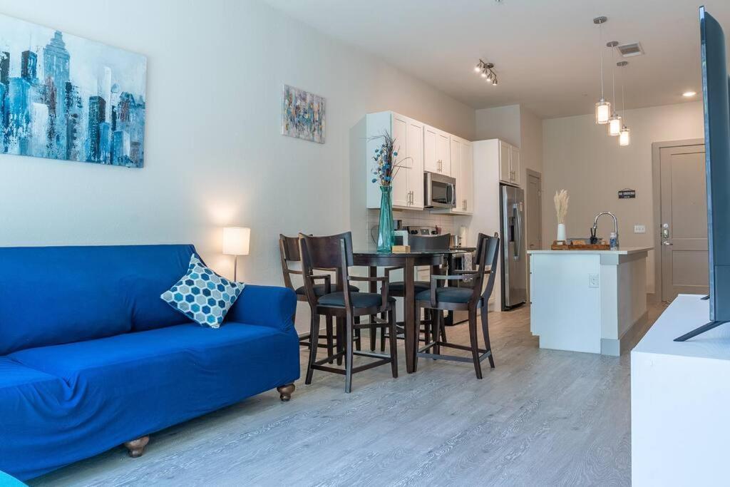Beautiful Riverwalk Apt With Full Amenities, King Bed & Free Parking San Antonio Exteriör bild