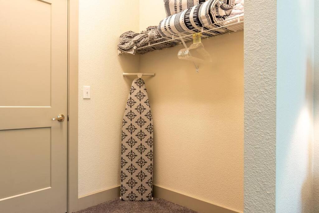 Beautiful Riverwalk Apt With Full Amenities, King Bed & Free Parking San Antonio Exteriör bild