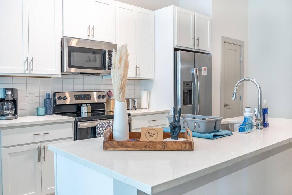 Beautiful Riverwalk Apt With Full Amenities, King Bed & Free Parking San Antonio Exteriör bild