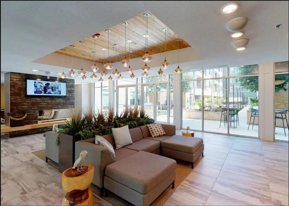 Beautiful Riverwalk Apt With Full Amenities, King Bed & Free Parking San Antonio Exteriör bild