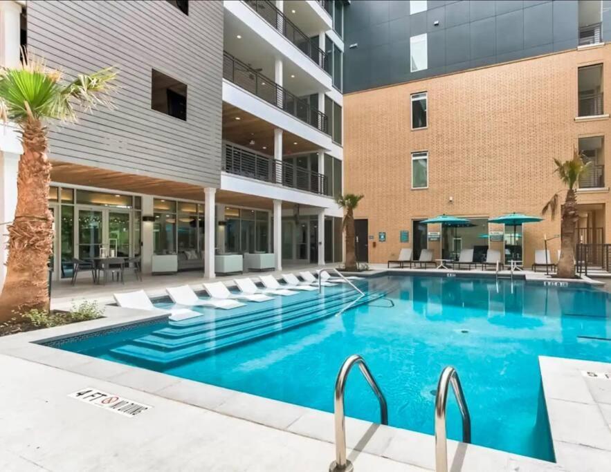 Beautiful Riverwalk Apt With Full Amenities, King Bed & Free Parking San Antonio Exteriör bild