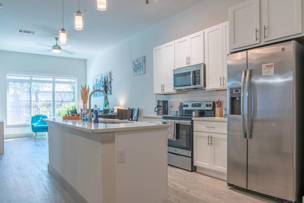 Beautiful Riverwalk Apt With Full Amenities, King Bed & Free Parking San Antonio Exteriör bild