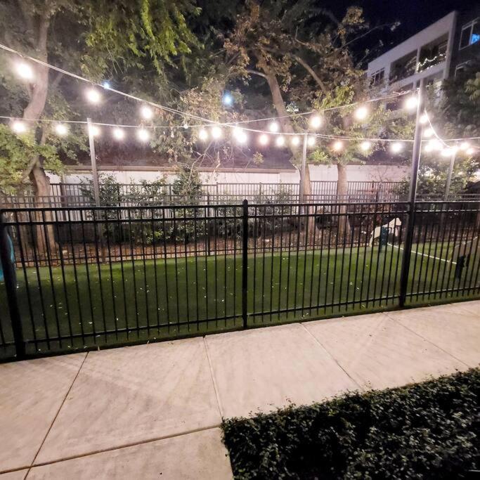 Beautiful Riverwalk Apt With Full Amenities, King Bed & Free Parking San Antonio Exteriör bild