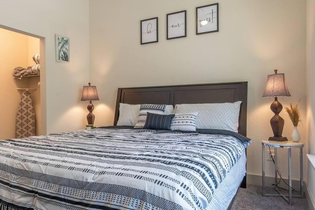 Beautiful Riverwalk Apt With Full Amenities, King Bed & Free Parking San Antonio Exteriör bild