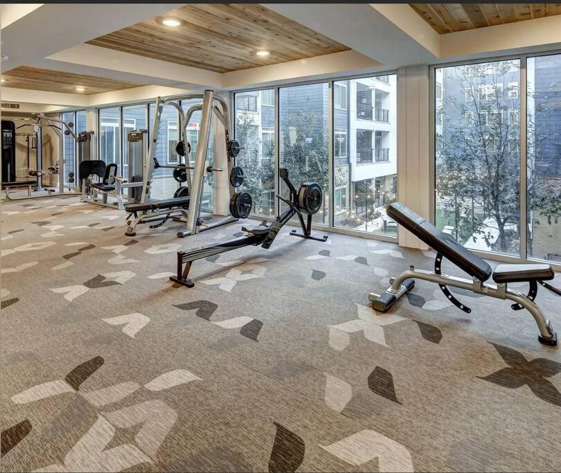 Beautiful Riverwalk Apt With Full Amenities, King Bed & Free Parking San Antonio Exteriör bild