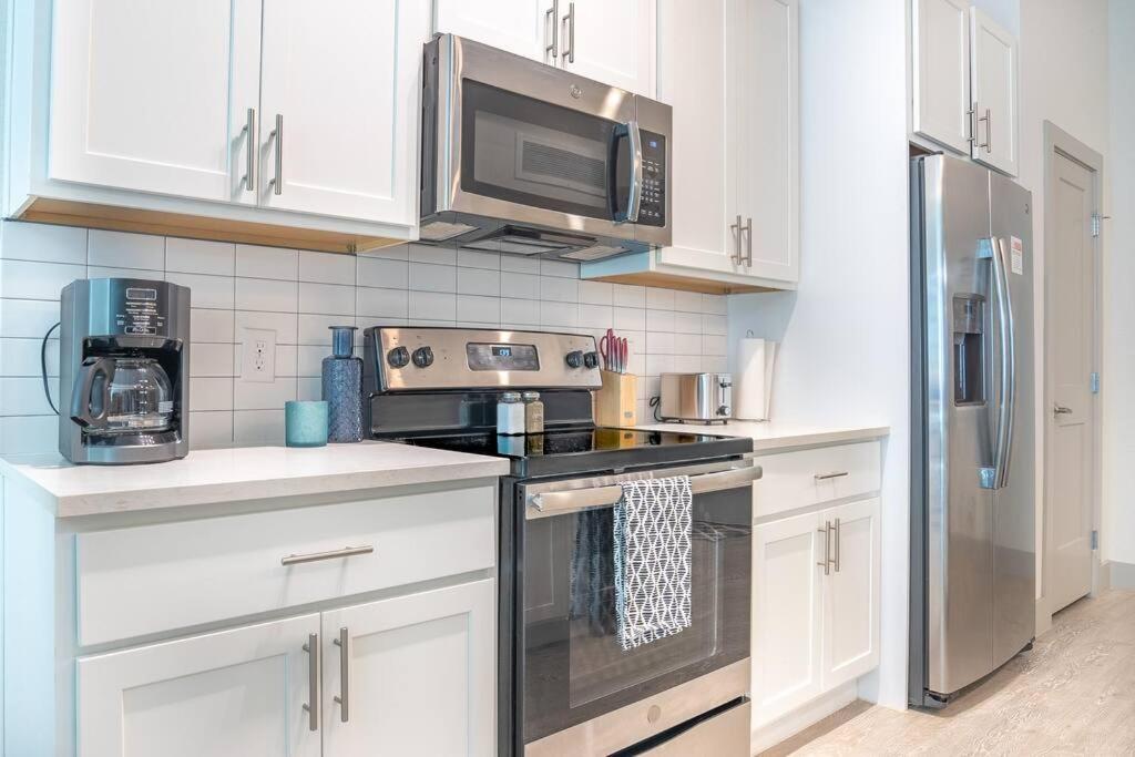 Beautiful Riverwalk Apt With Full Amenities, King Bed & Free Parking San Antonio Exteriör bild