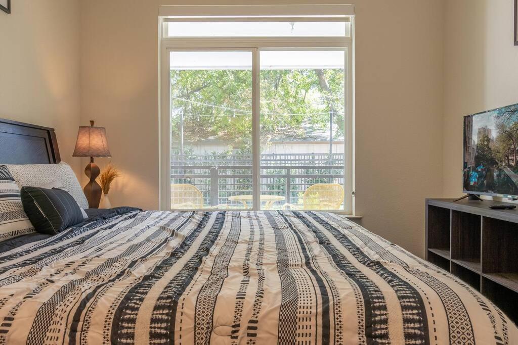 Beautiful Riverwalk Apt With Full Amenities, King Bed & Free Parking San Antonio Exteriör bild