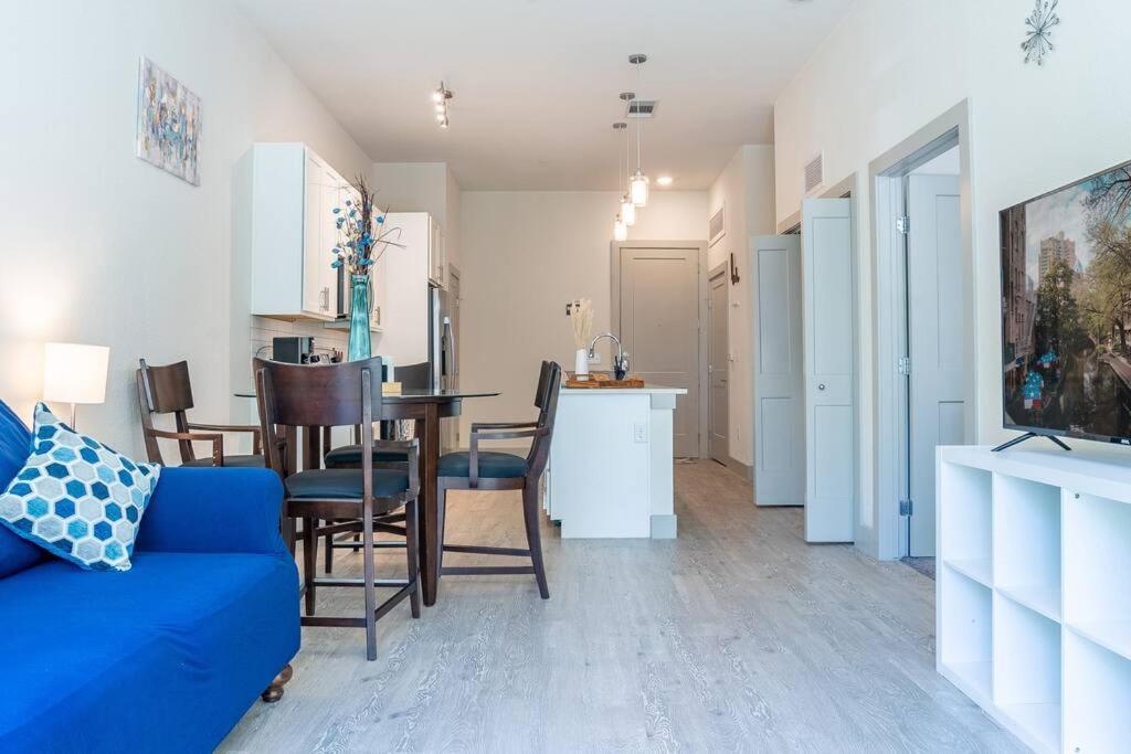 Beautiful Riverwalk Apt With Full Amenities, King Bed & Free Parking San Antonio Exteriör bild