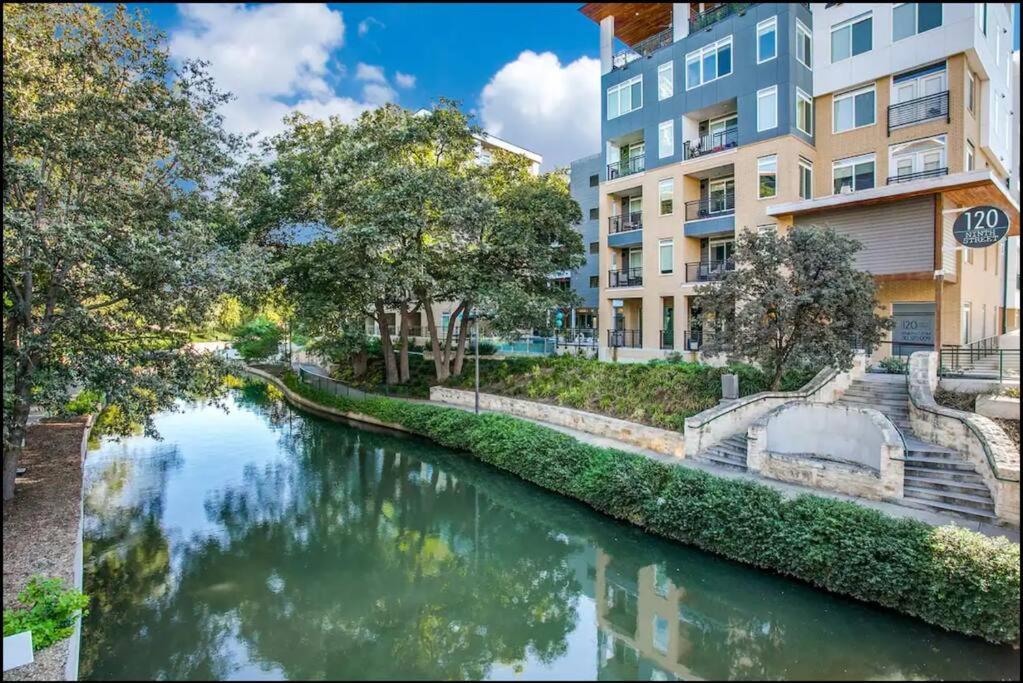 Beautiful Riverwalk Apt With Full Amenities, King Bed & Free Parking San Antonio Exteriör bild