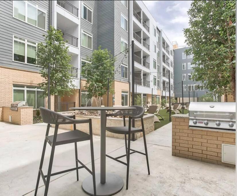 Beautiful Riverwalk Apt With Full Amenities, King Bed & Free Parking San Antonio Exteriör bild
